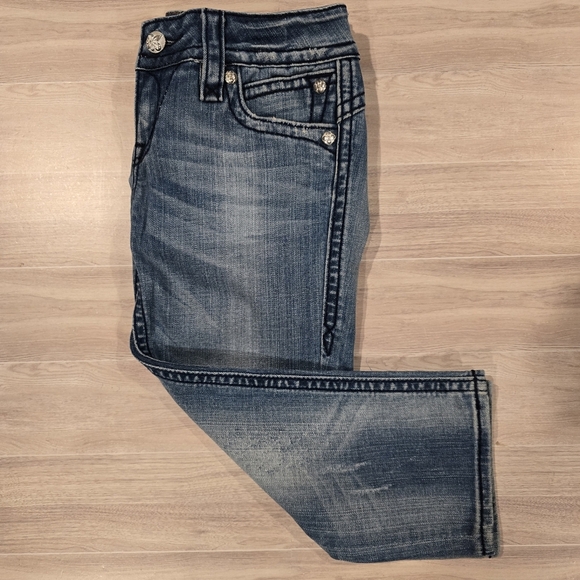 Rock Revival Patti Capri Low Rise Size 28 Inseam 18.5 Medium Wash Distressed. - Picture 4 of 13